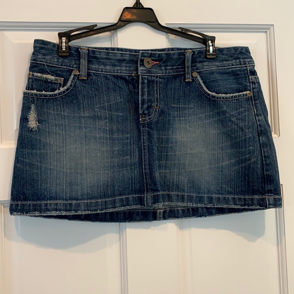 American eagle jean mini skirt. Sz 8. Pink sequins